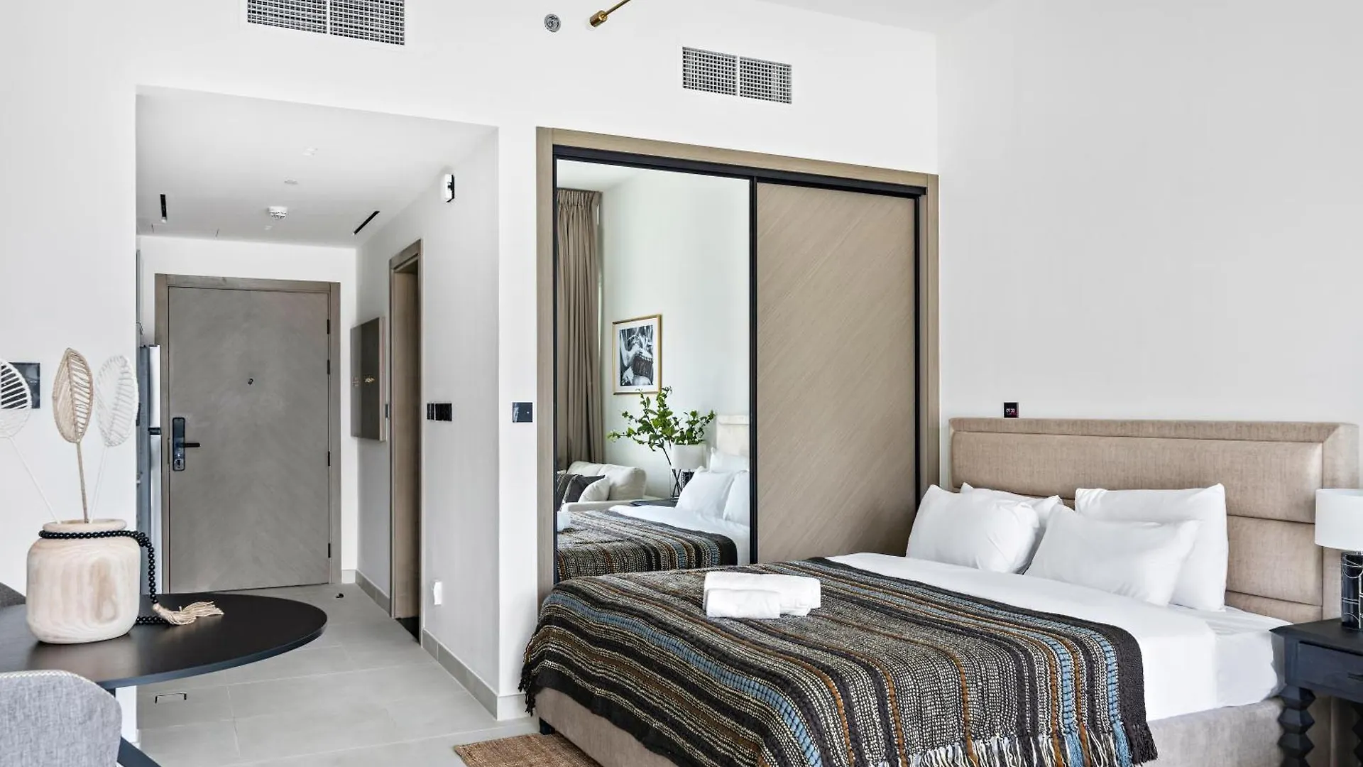 Furnished Apartment Binghatti Canal - Burj Khalifa View, Dubai